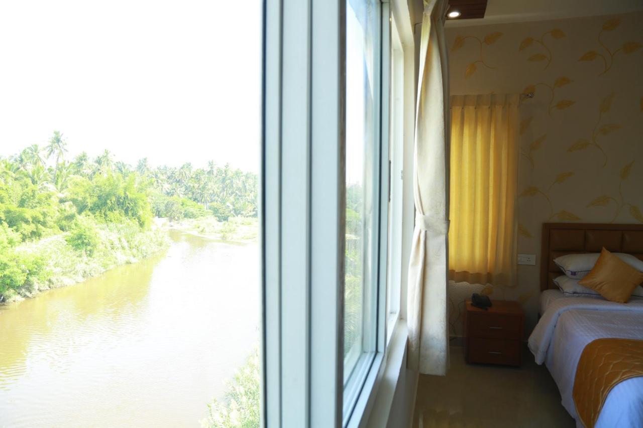 The Riviera Hotell Theni Eksteriør bilde