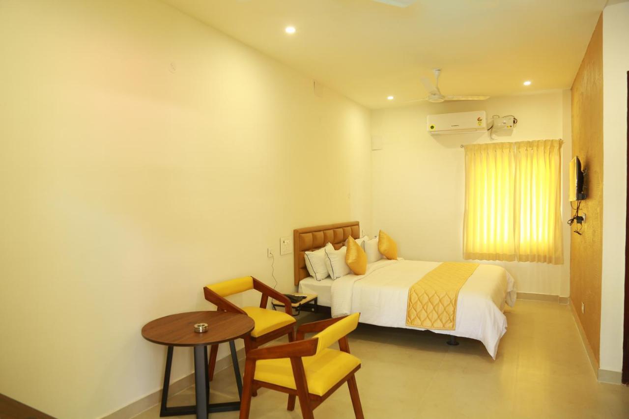 The Riviera Hotell Theni Eksteriør bilde