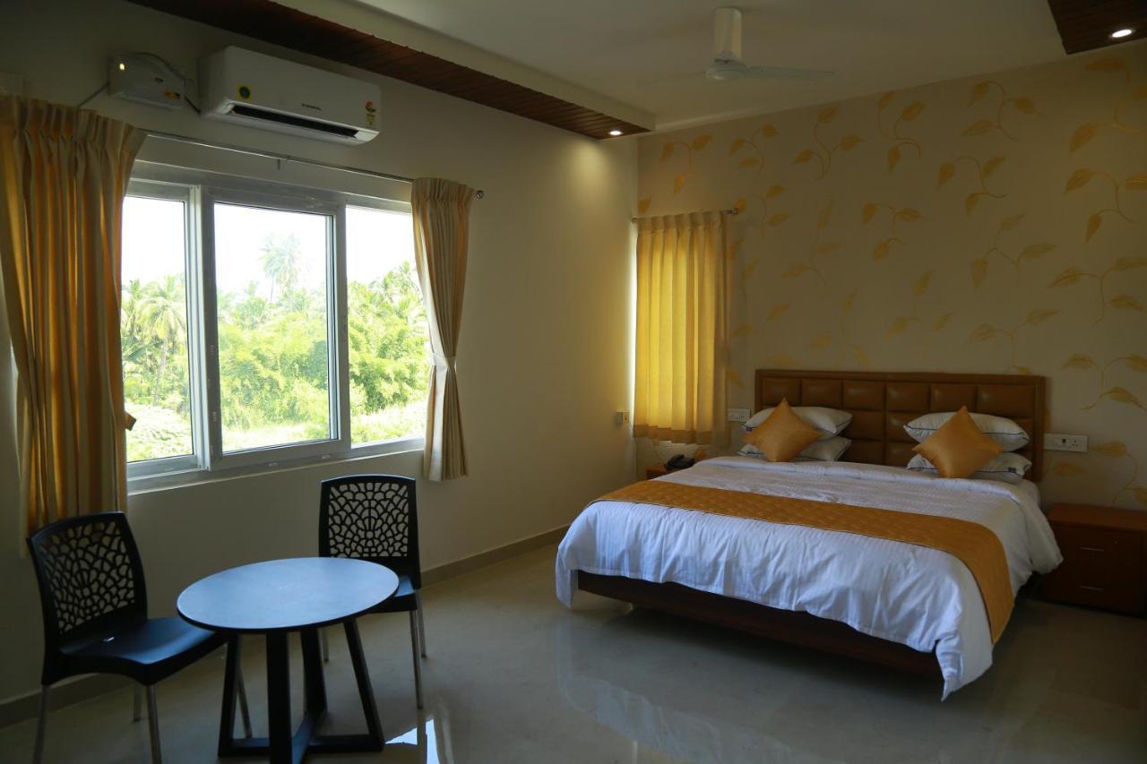 The Riviera Hotell Theni Eksteriør bilde