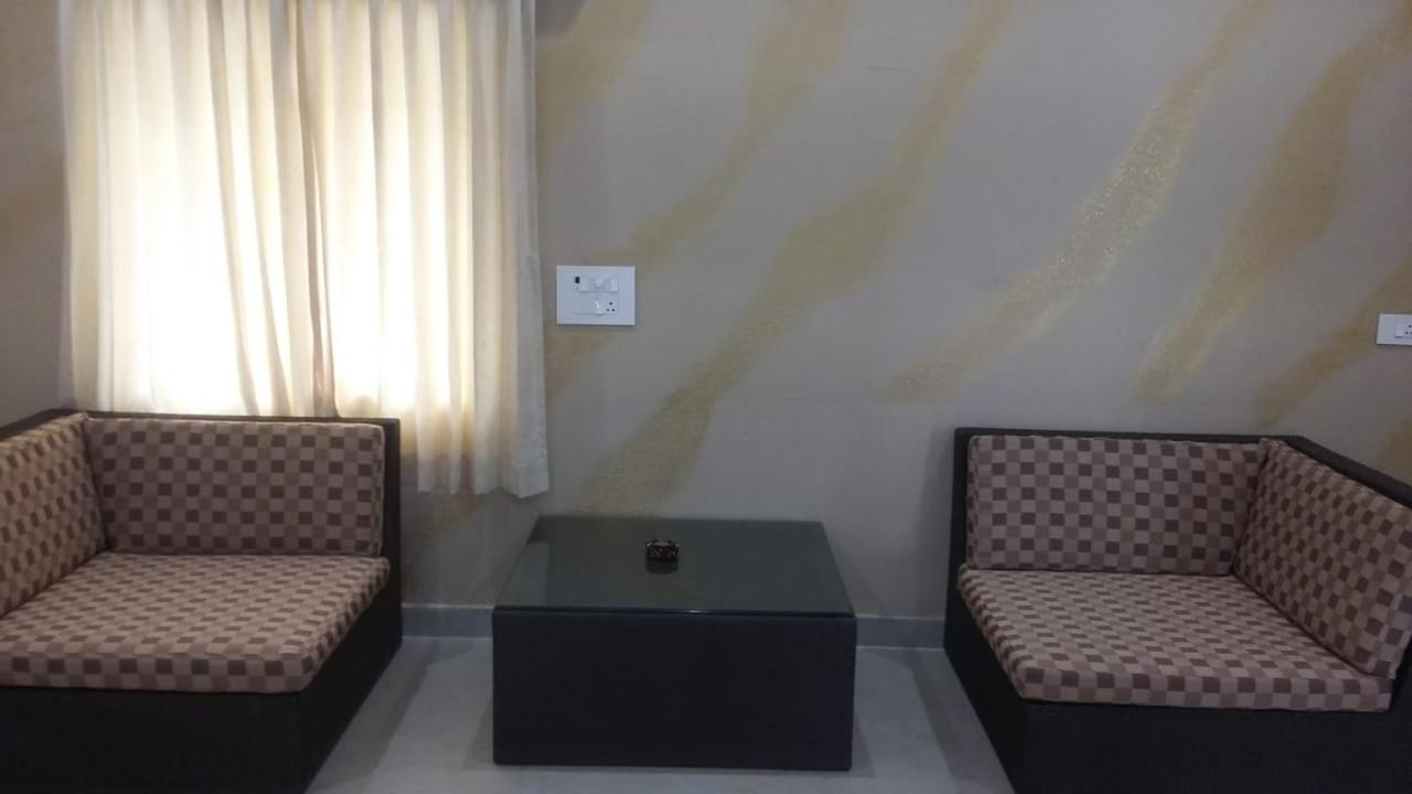 The Riviera Hotell Theni Eksteriør bilde