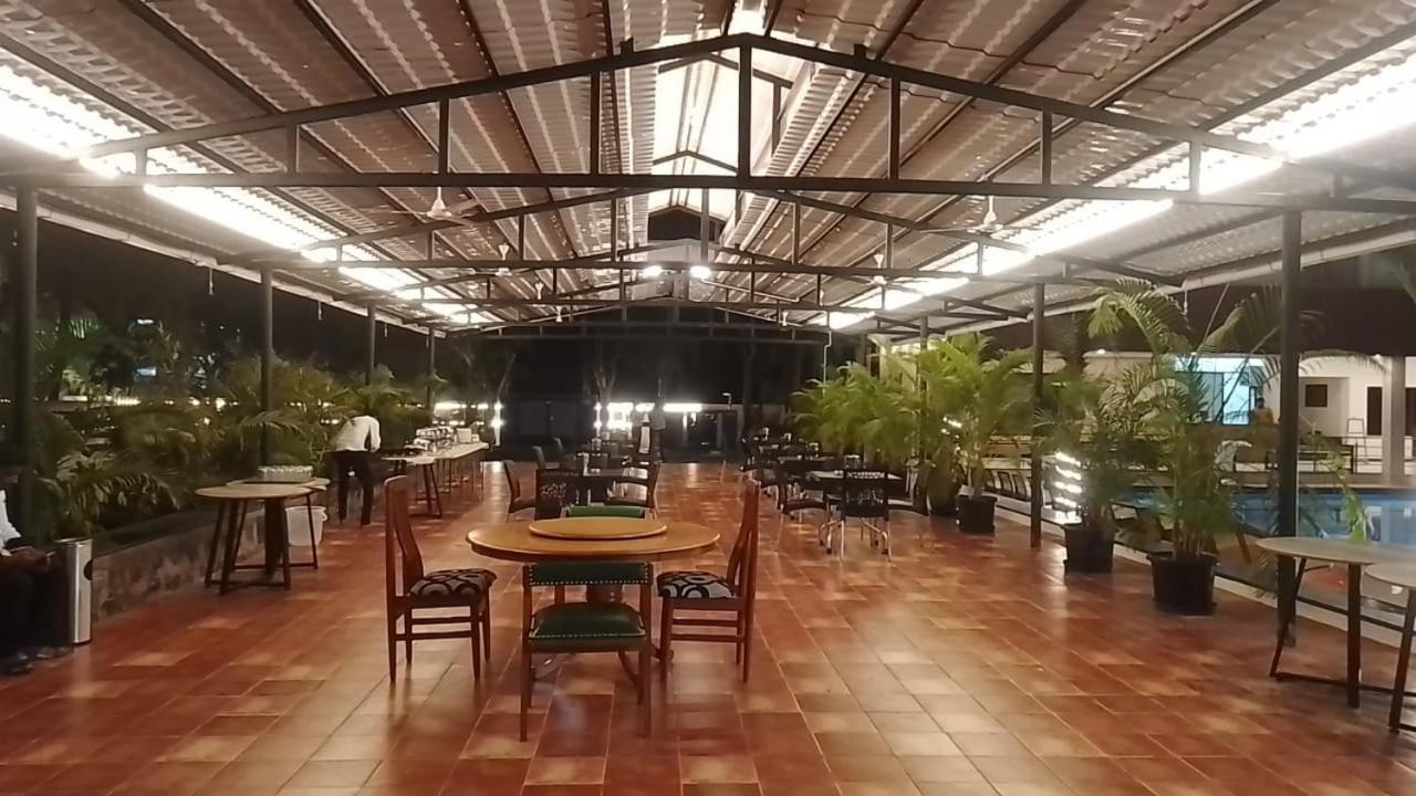The Riviera Hotell Theni Eksteriør bilde