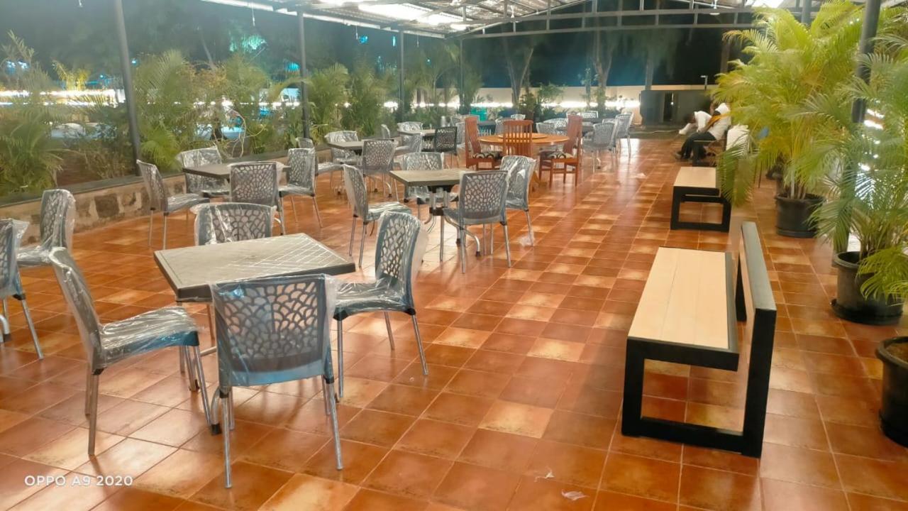 The Riviera Hotell Theni Eksteriør bilde